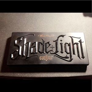 •Kat Von D• Contour Shade & Light Powder Pallet